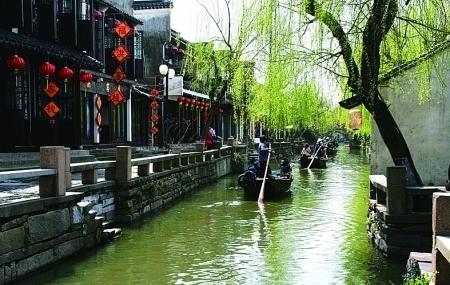 或许我们都是彼此的过客，又何必不放下